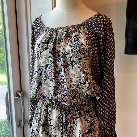 Juicy Couture 2 Floral Patterned Dress with Black Accents - Picture 3 of 4